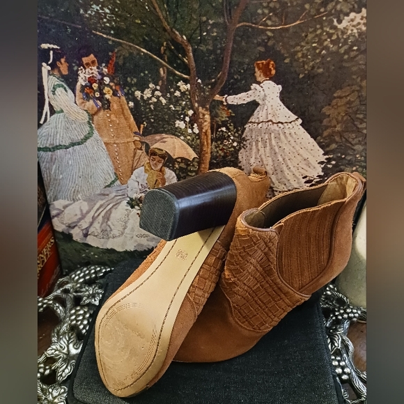 💐👢ELLIOTT LUCCA ICONIC BOOTS👢🎋SIZE 8.5,A FABULOUS GIFT ITEM.🎁 - Picture 14 of 16